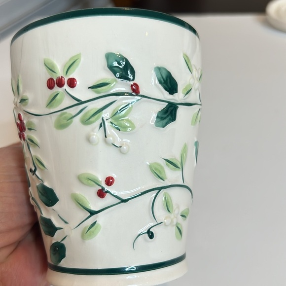 Pfaltzgraff Winterberry Holiday Covered Mug - Picture 9 of 14